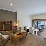 Sarpedor Boutique